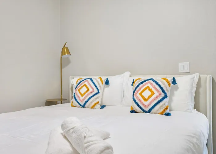 2b2b With Free Parking And Premium Beds Glendale